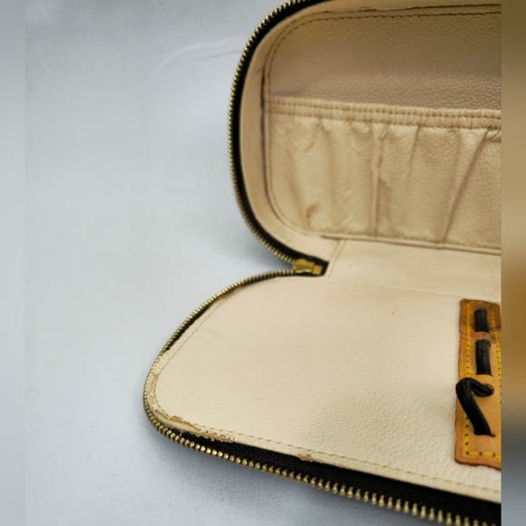 ✅️SOLD✅Louis Vuitton Monogram Trousse Brush GM Cosmetic Pouch(Date Code:VI 0052) - Picture 13 of 16